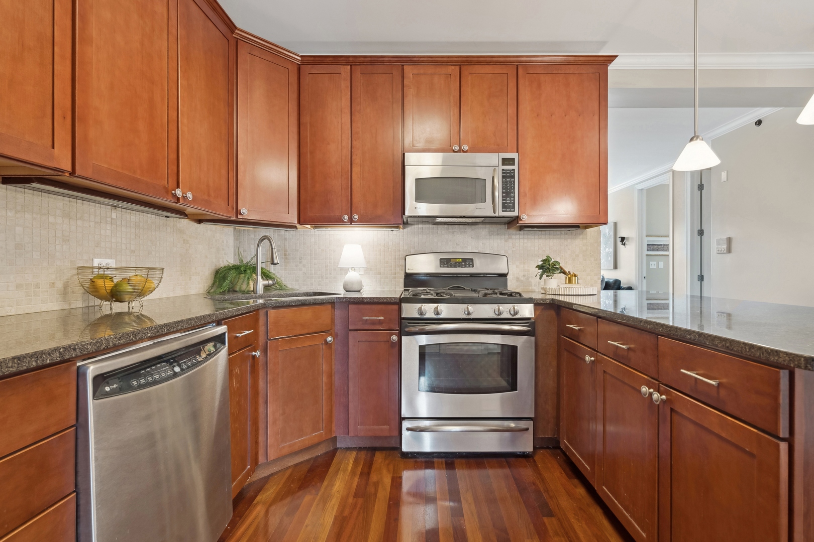 3543 N Lakewood Avenue Unit: 3