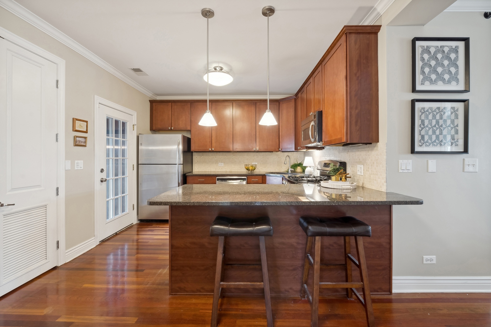 3543 N Lakewood Avenue Unit: 3