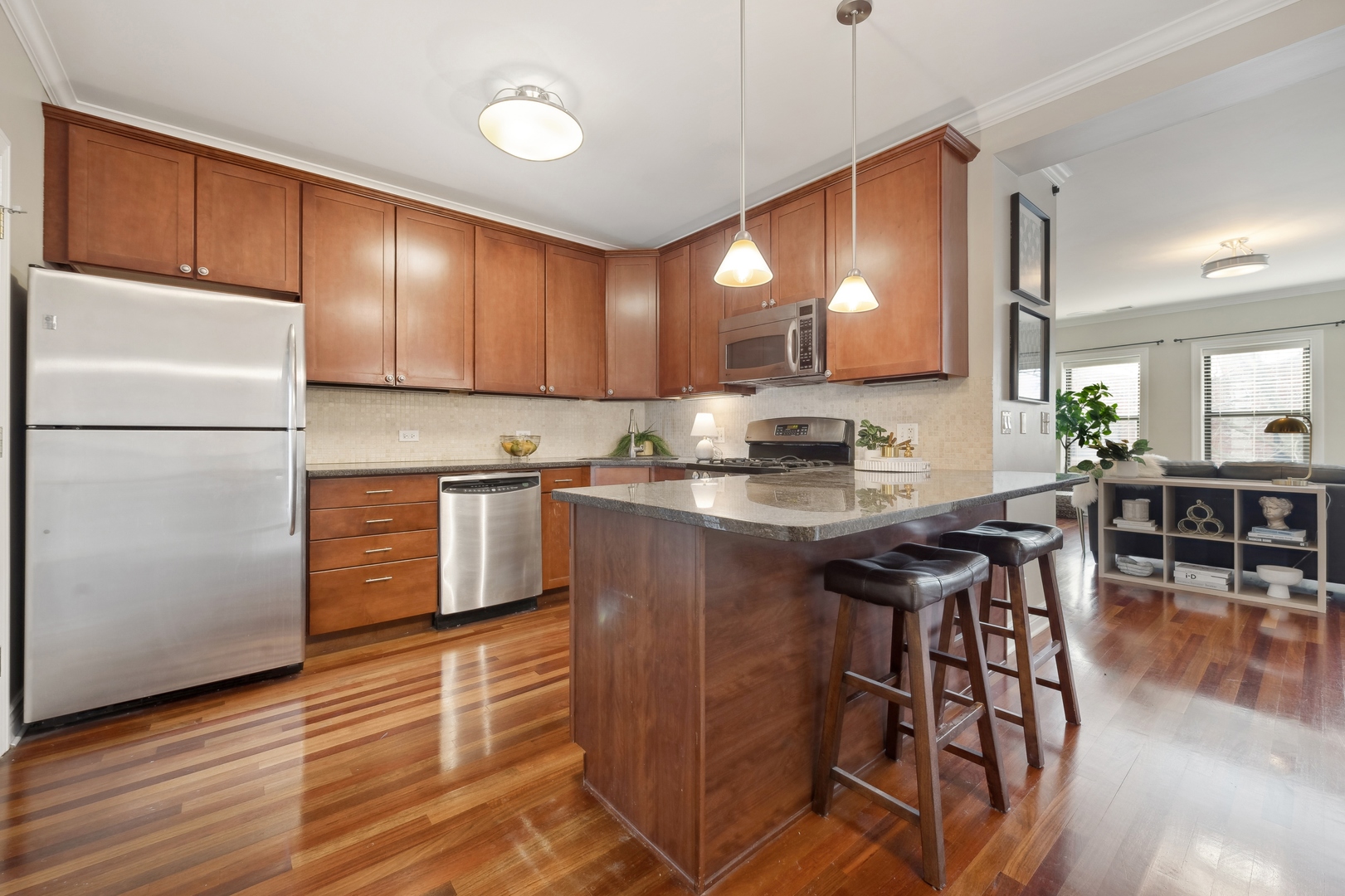 3543 N Lakewood Avenue Unit: 3