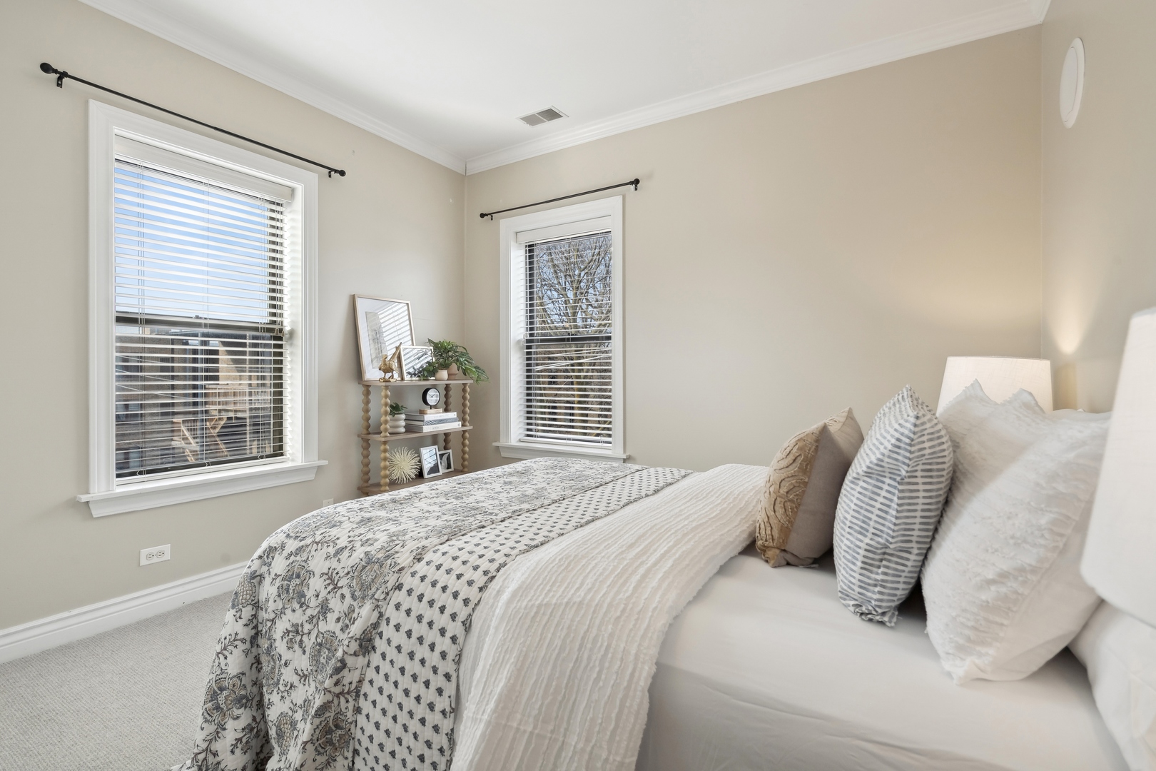 3543 N Lakewood Avenue Unit: 3