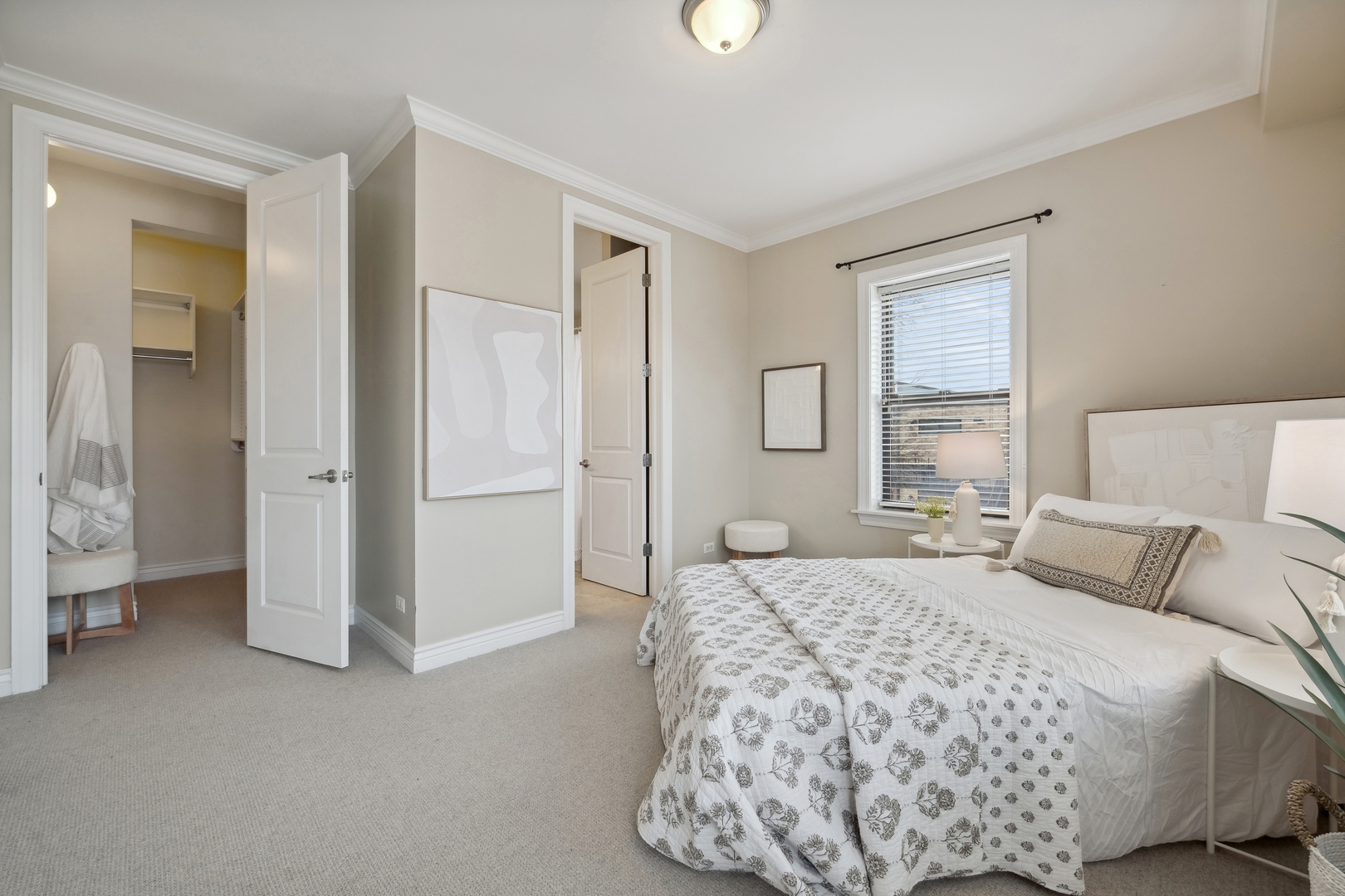 3543 N Lakewood Avenue Unit: 3