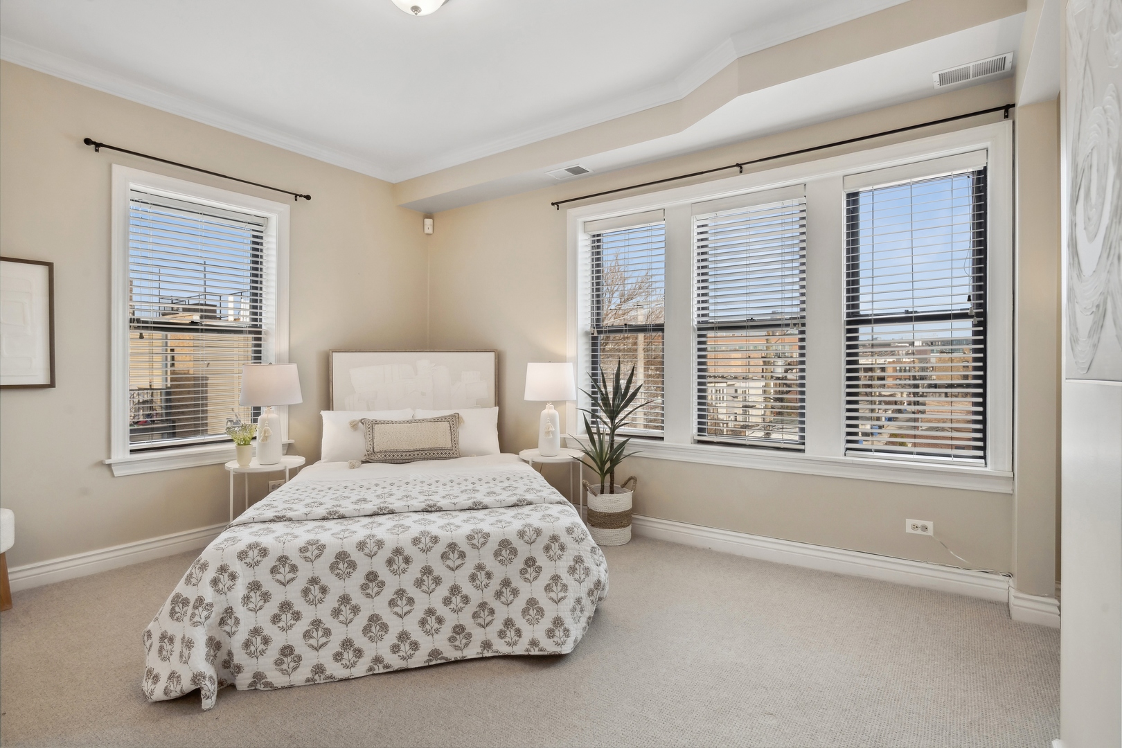 3543 N Lakewood Avenue Unit: 3