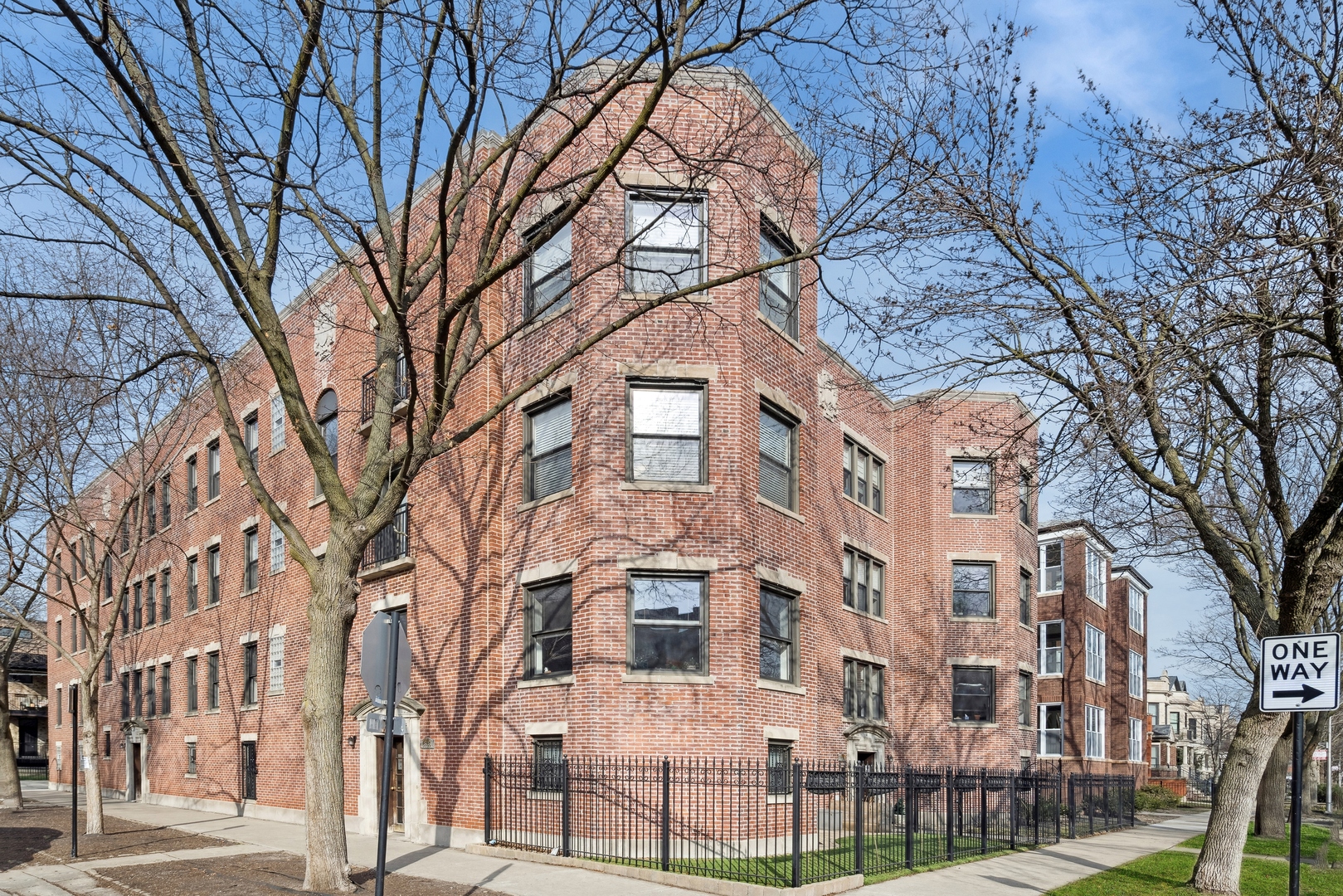 3543 N Lakewood Avenue Unit: 3