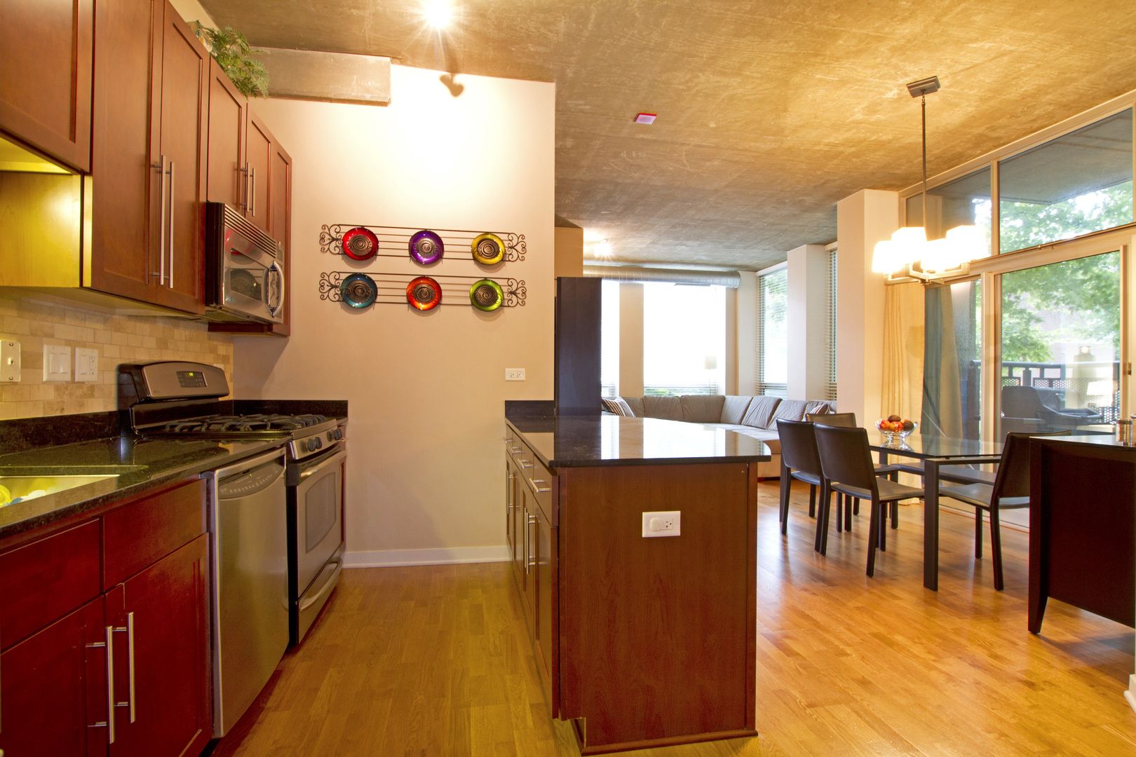 700 N Larrabee Street Unit: R1