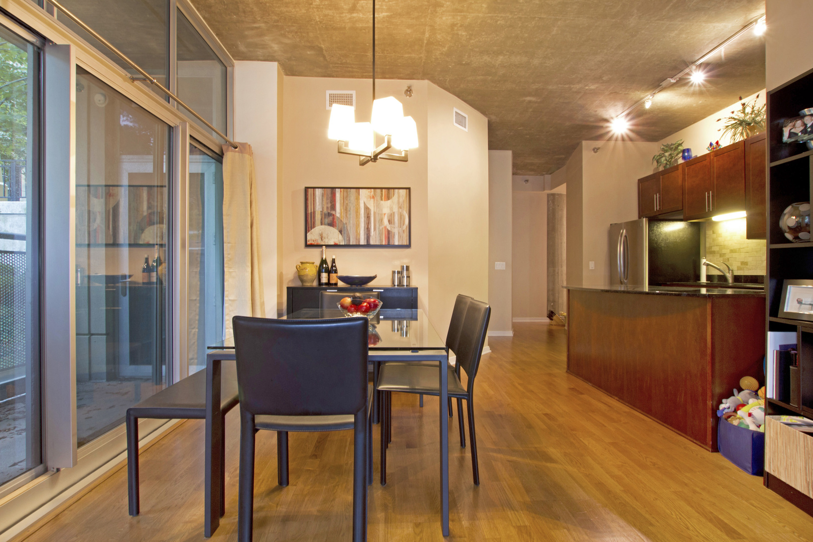 700 N Larrabee Street Unit: R1