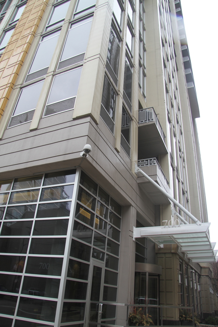700 N Larrabee Street Unit: R1