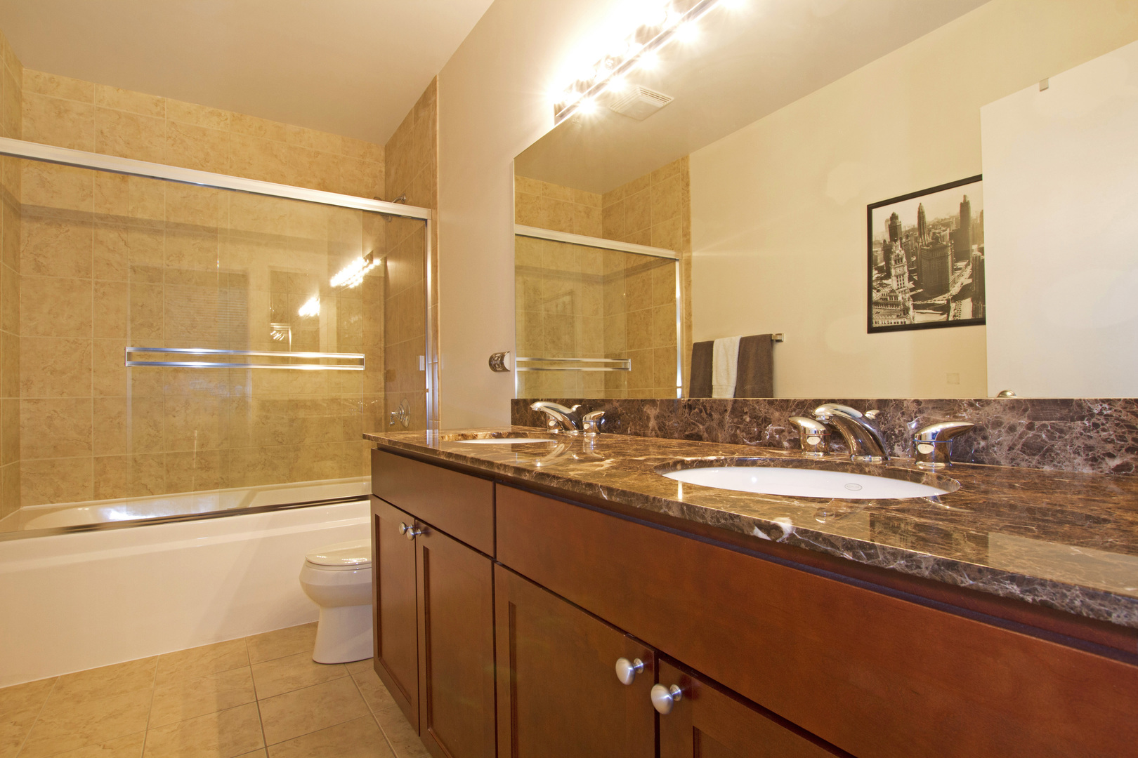 700 N Larrabee Street Unit: R1