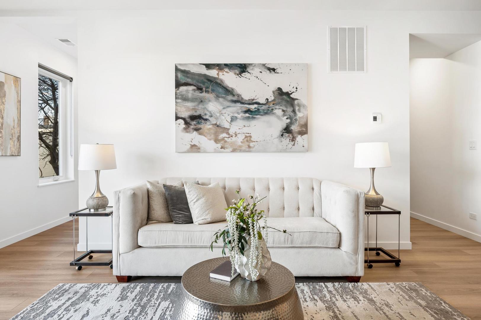 204 S Leavitt Street Unit: 203