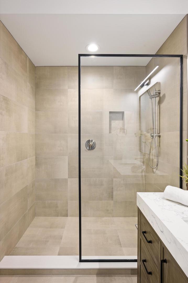 204 S Leavitt Street Unit: 203