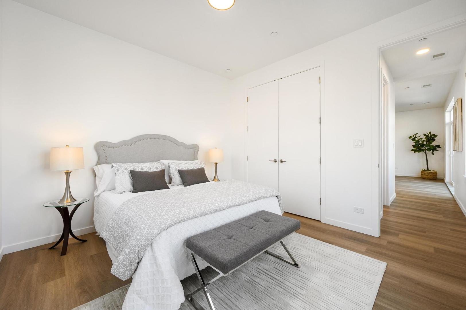 204 S Leavitt Street Unit: 203