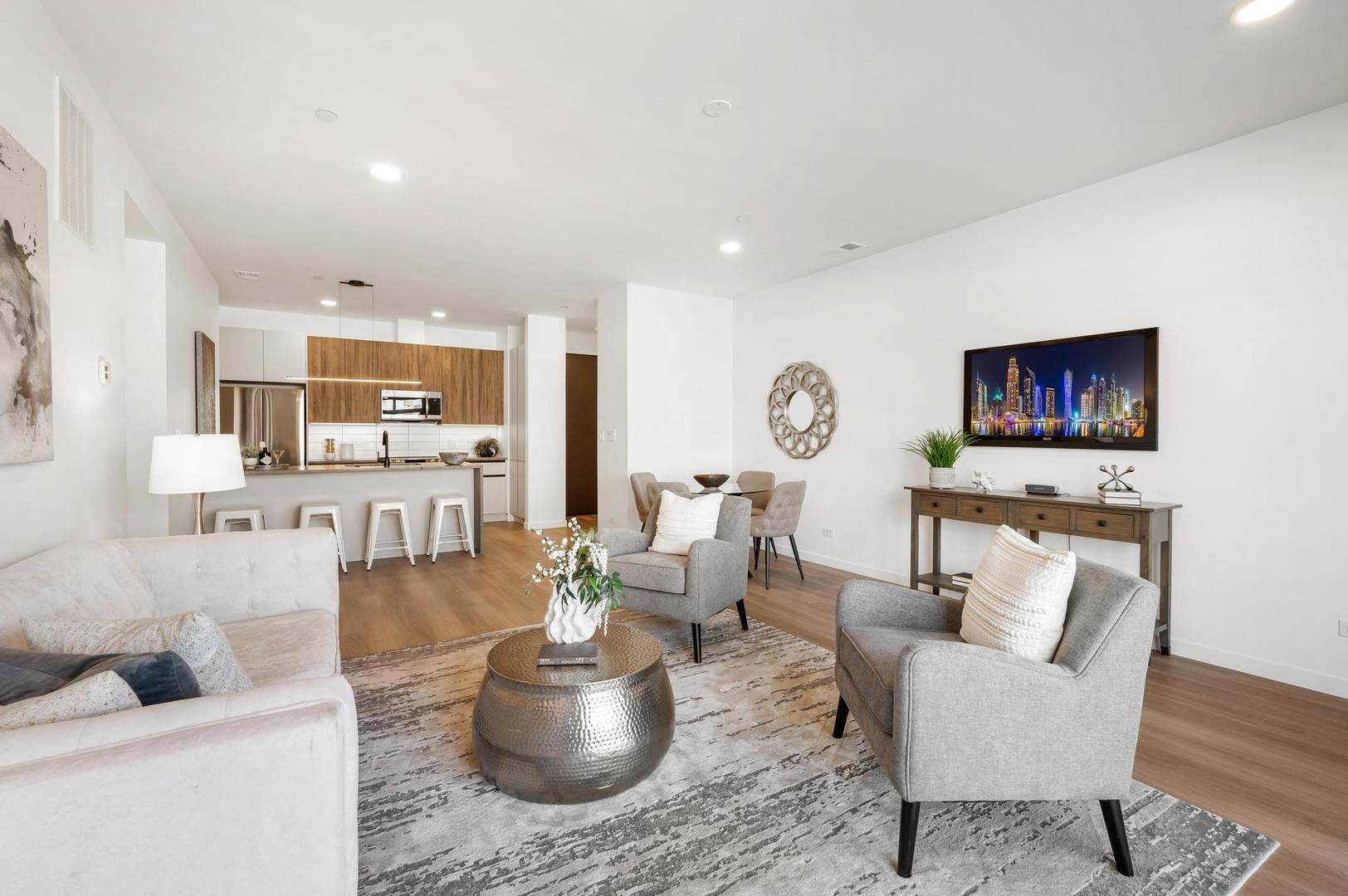 204 S Leavitt Street Unit: 203