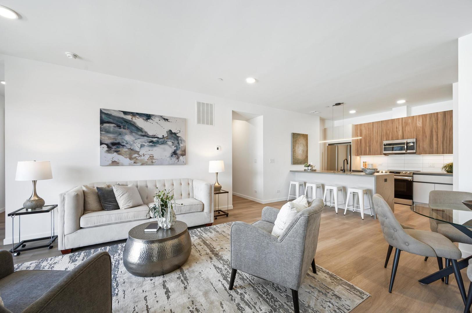 204 S Leavitt Street Unit: 203