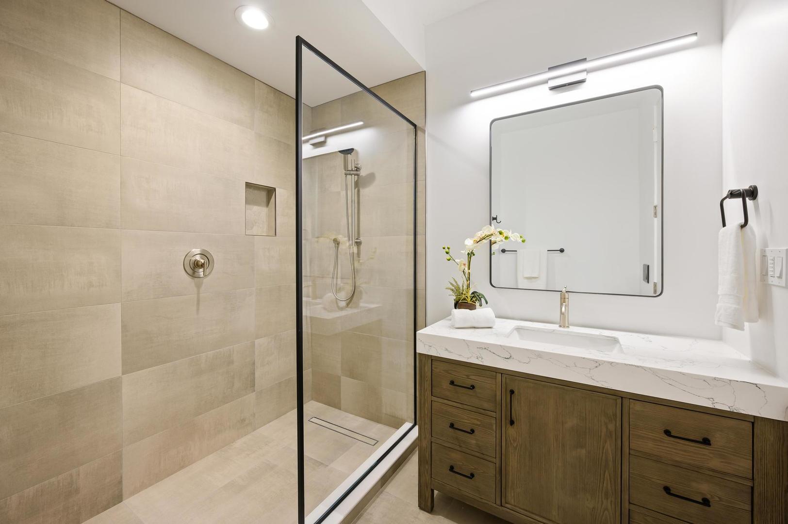 204 S Leavitt Street Unit: 203