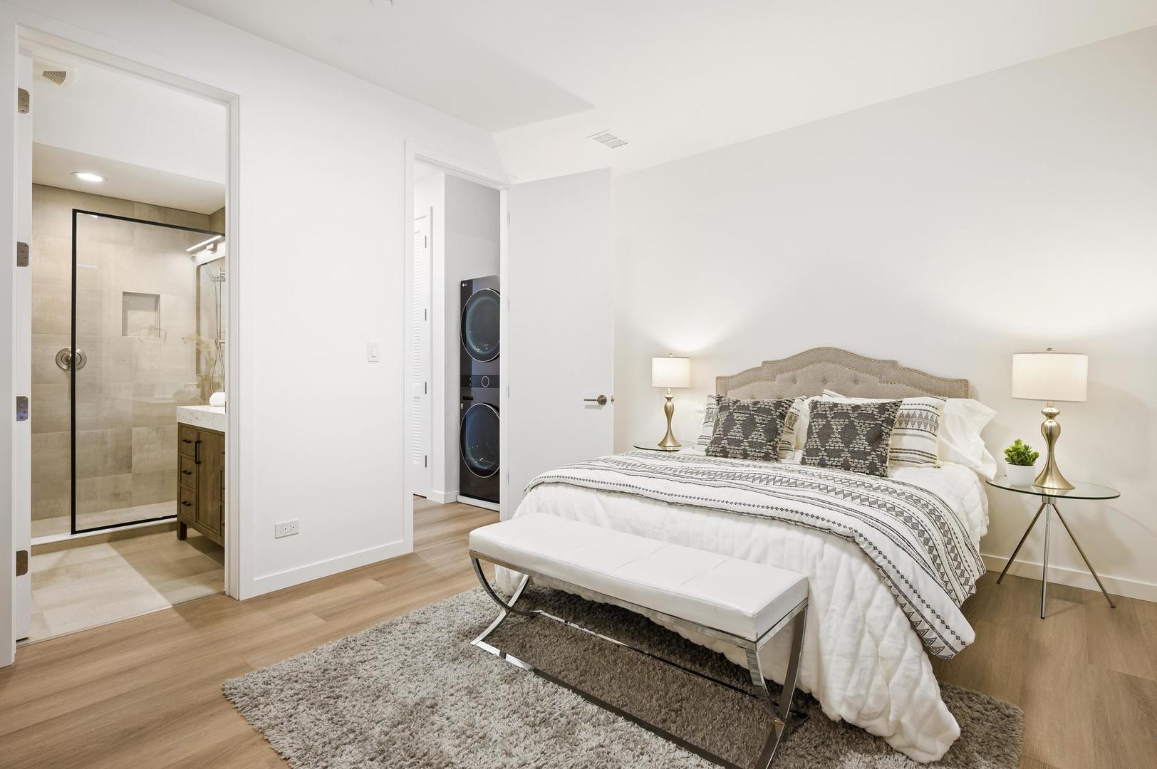 204 S Leavitt Street Unit: 203