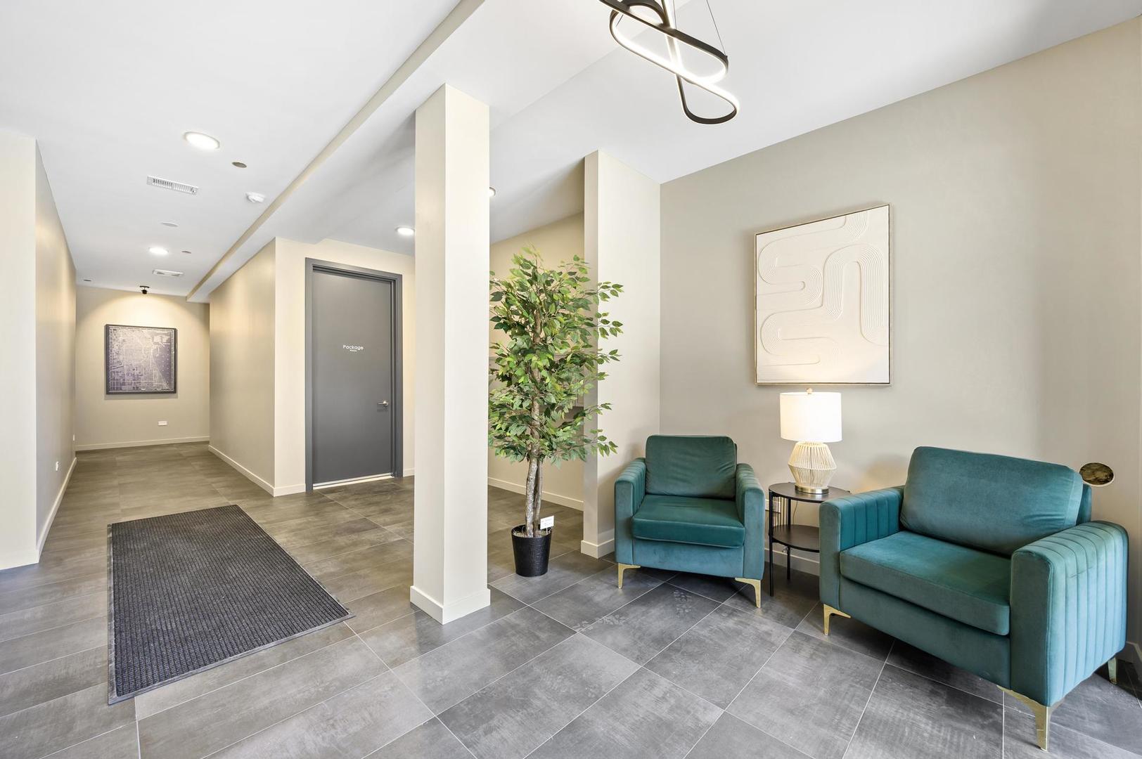 204 S Leavitt Street Unit: 203