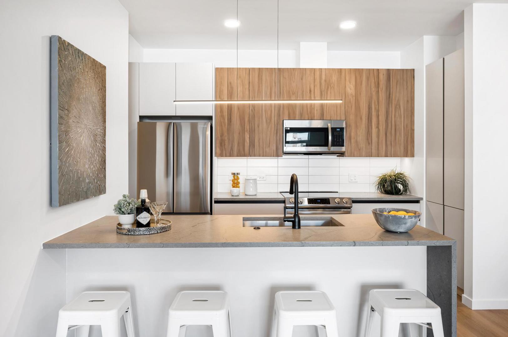 204 S Leavitt Street Unit: 203