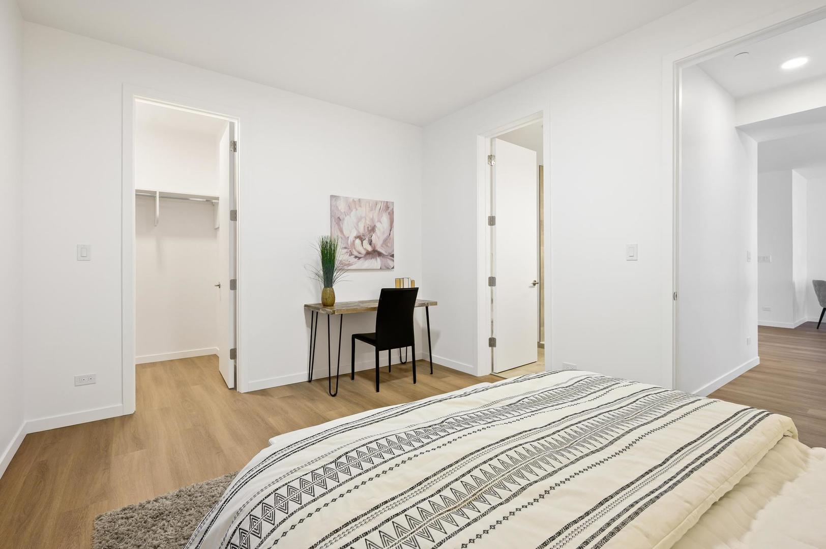 204 S Leavitt Street Unit: 203