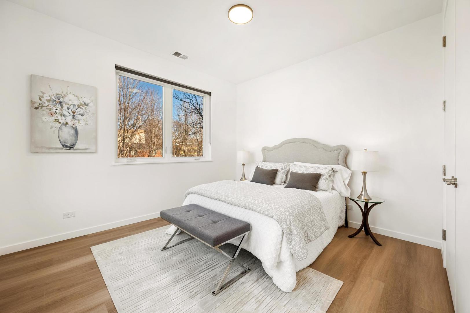 204 S Leavitt Street Unit: 203