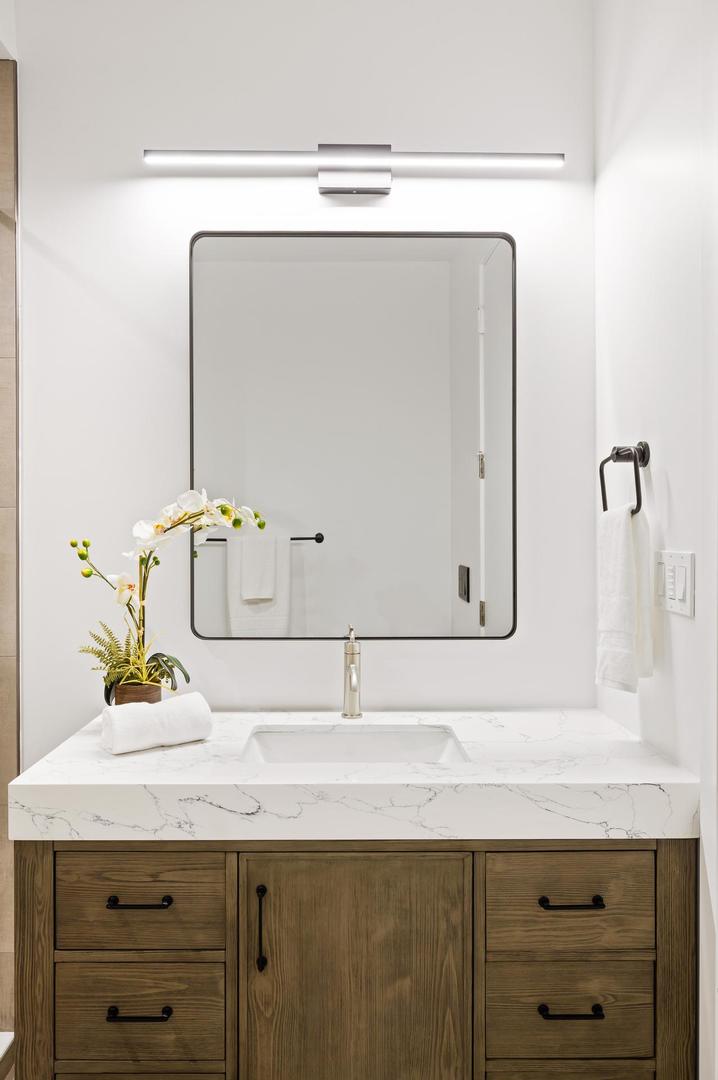 204 S Leavitt Street Unit: 203