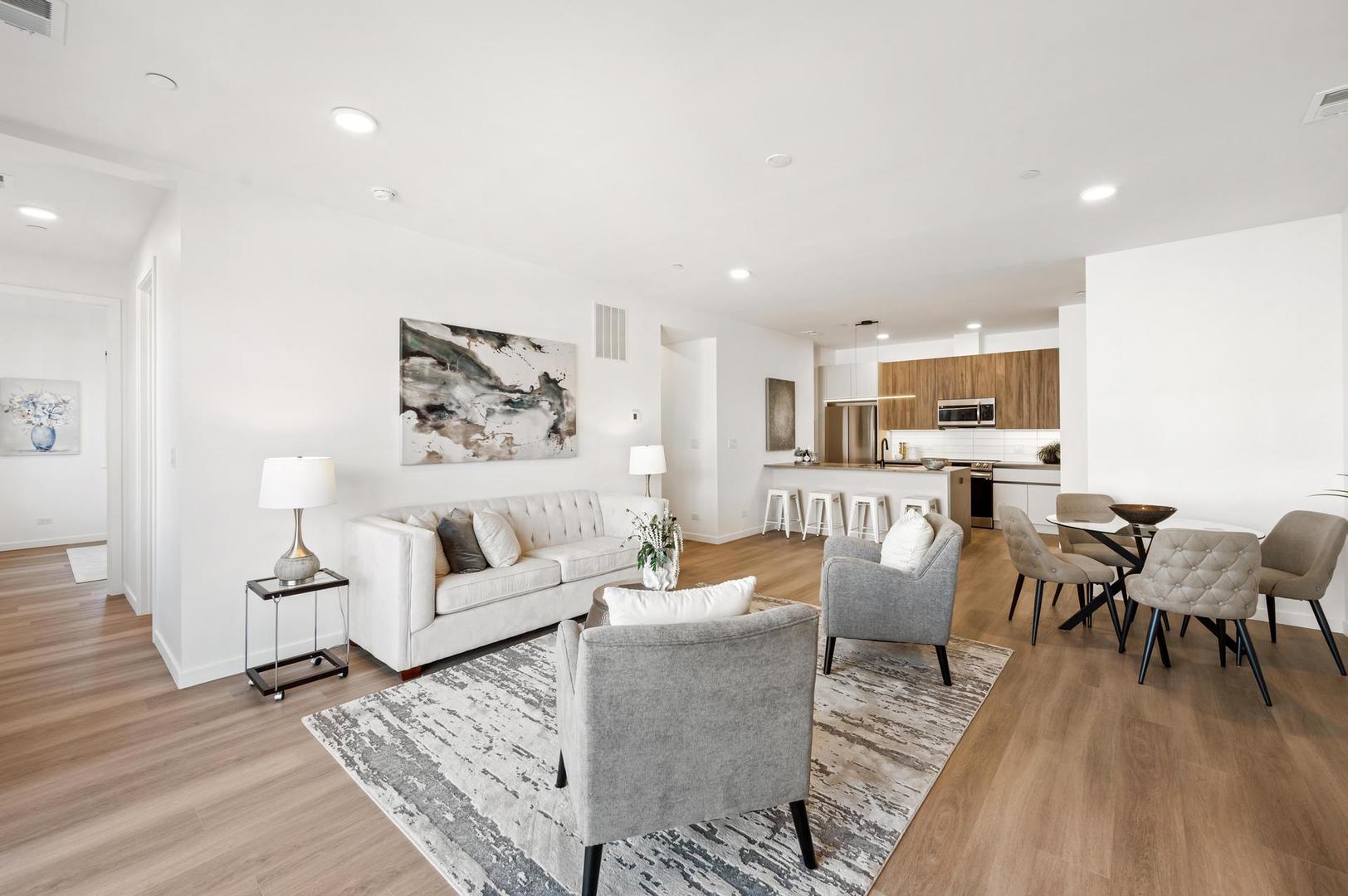 204 S Leavitt Street Unit: 203
