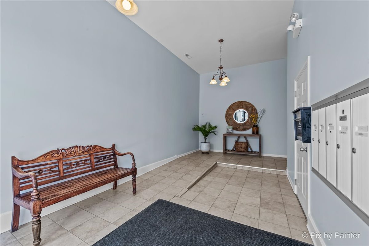 2846 N Southport Avenue Unit: 1S