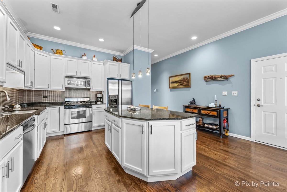 2846 N Southport Avenue Unit: 1S