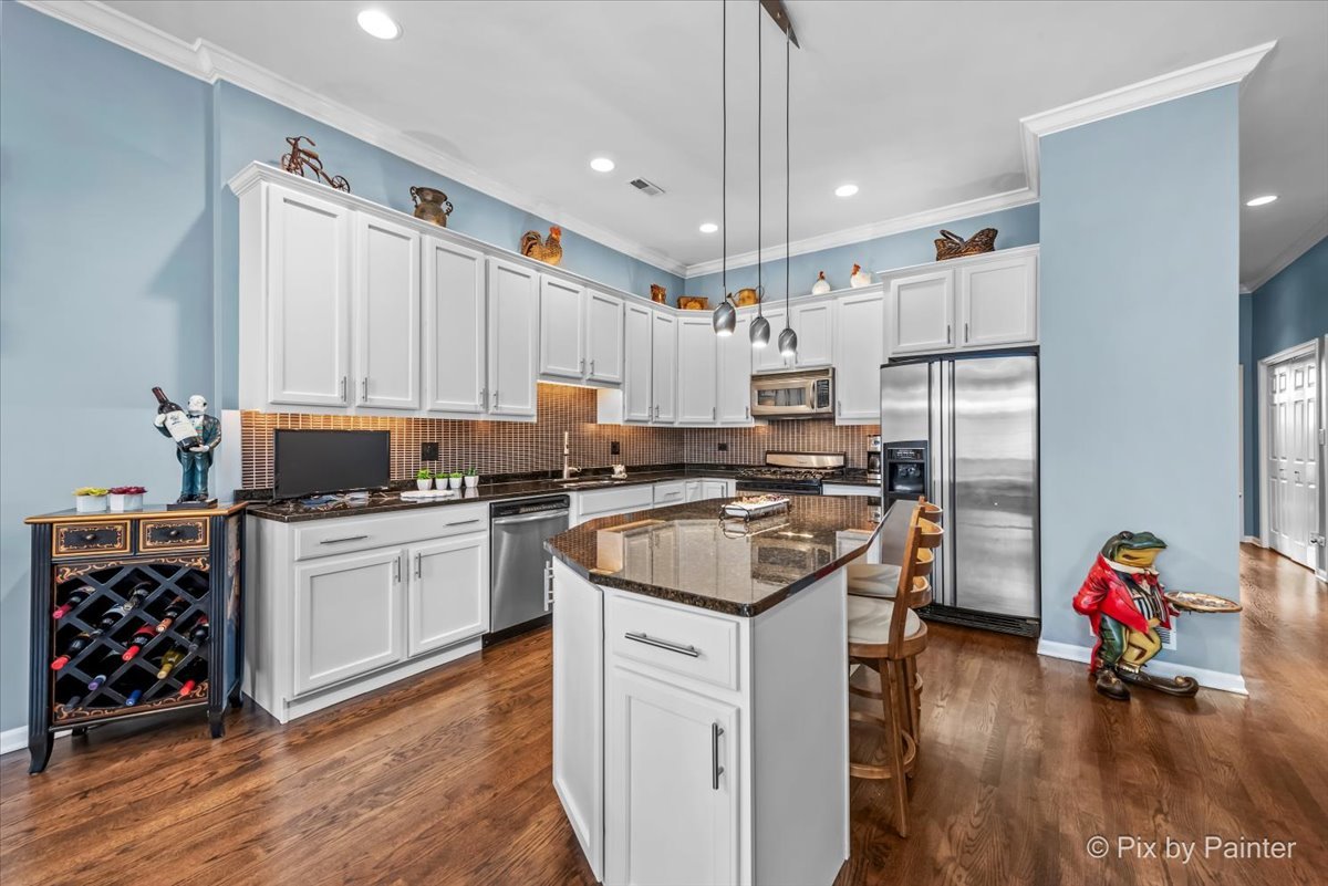 2846 N Southport Avenue Unit: 1S