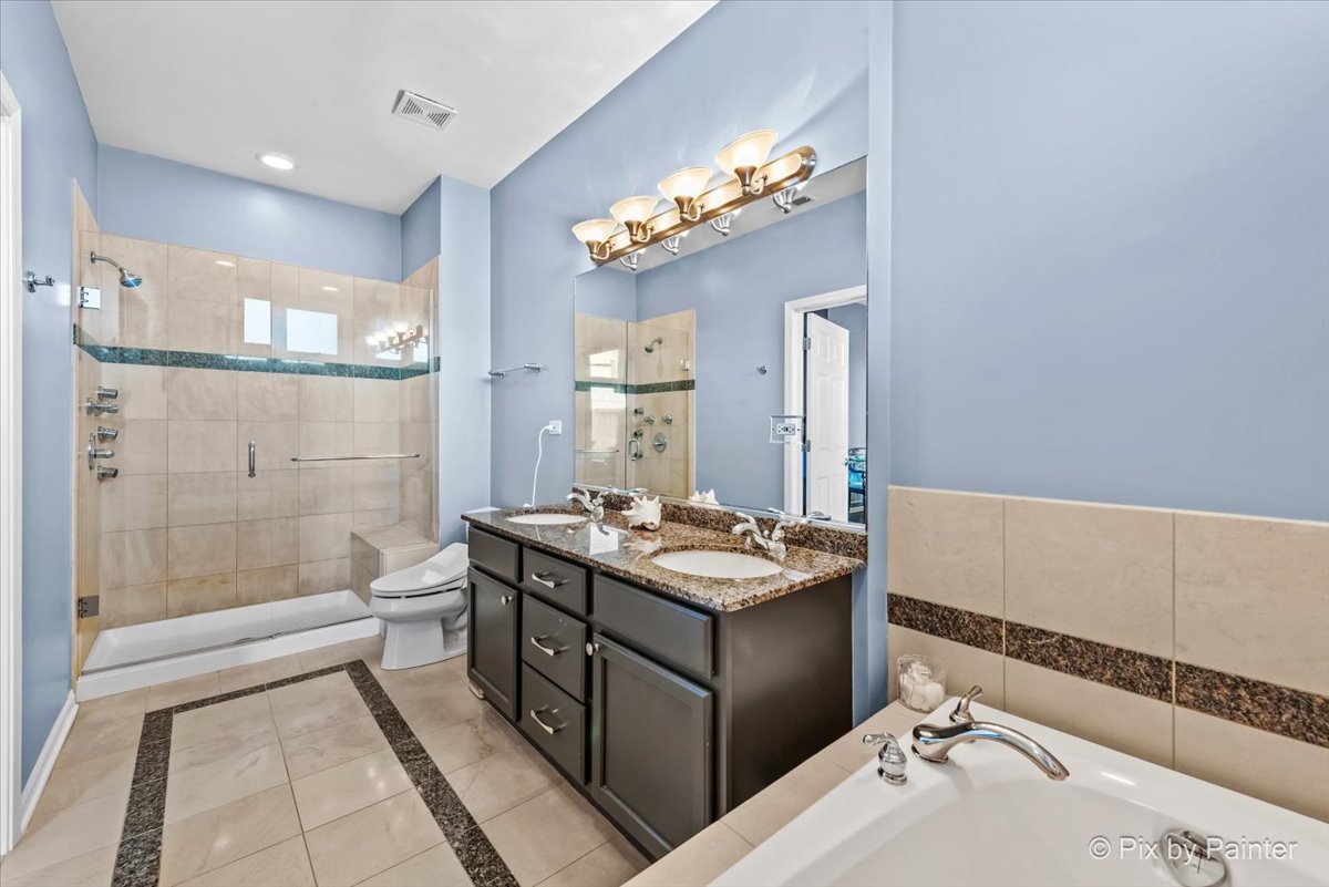 2846 N Southport Avenue Unit: 1S