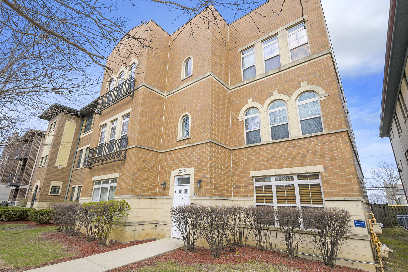 3849 S Ellis Avenue Unit: 302