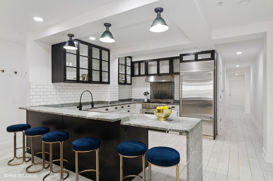 433 N WELLS Street Unit: 502