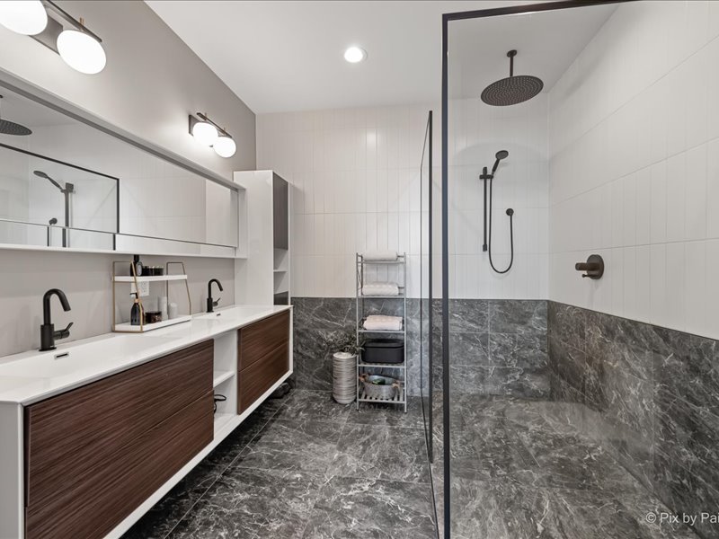 522 N Western Avenue Unit: 302