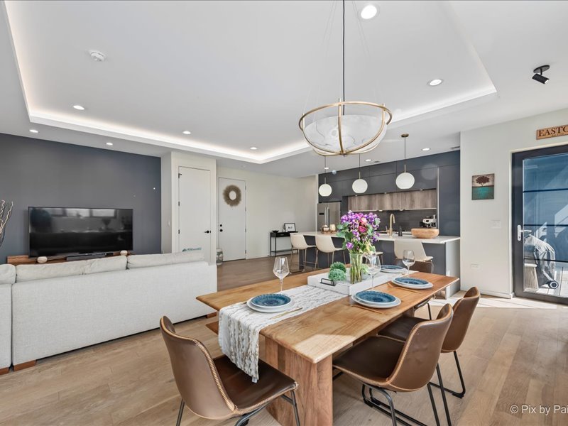 522 N Western Avenue Unit: 302