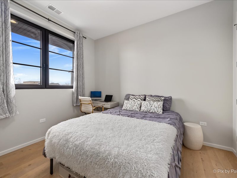 522 N Western Avenue Unit: 302
