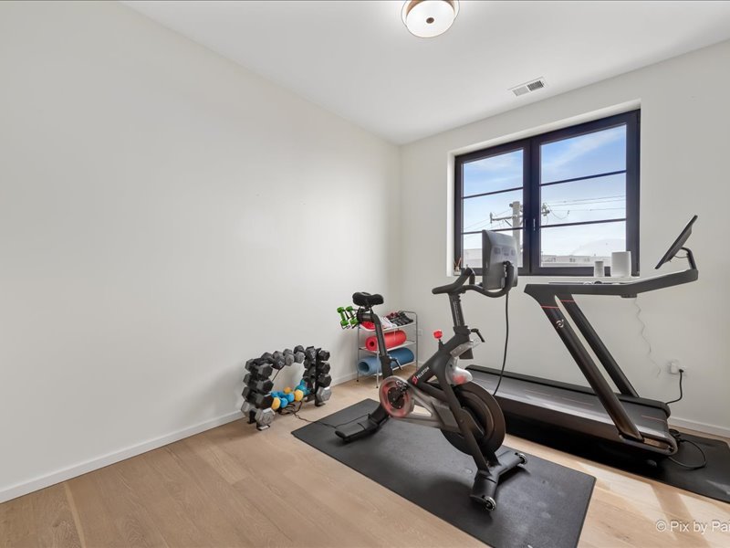 522 N Western Avenue Unit: 302
