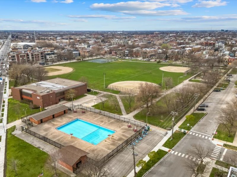 522 N Western Avenue Unit: 302