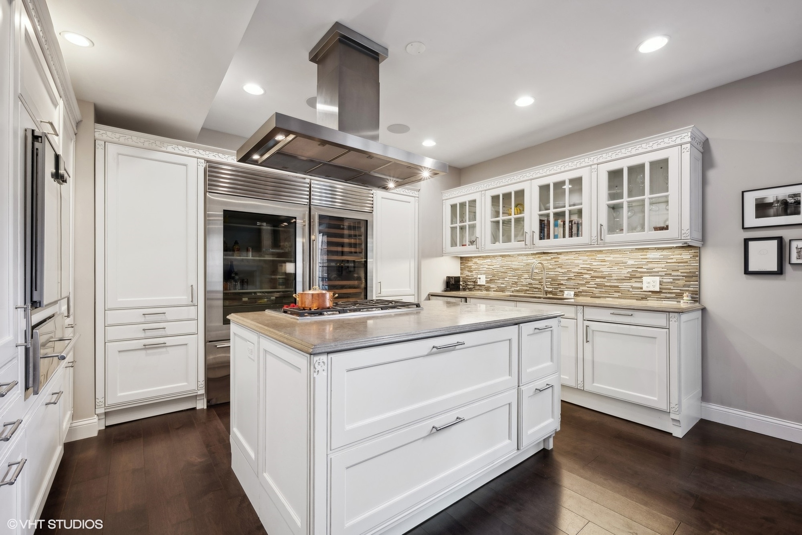 921 N La Salle Drive Unit: 6