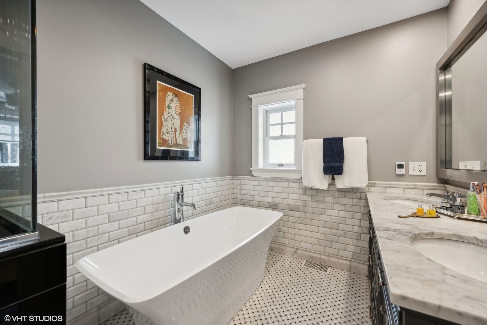 921 N La Salle Drive Unit: 6
