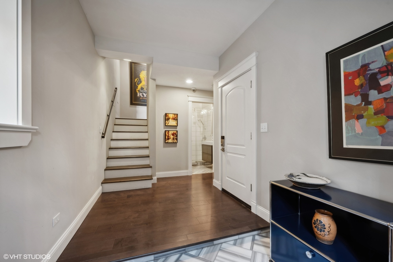 921 N La Salle Drive Unit: 6