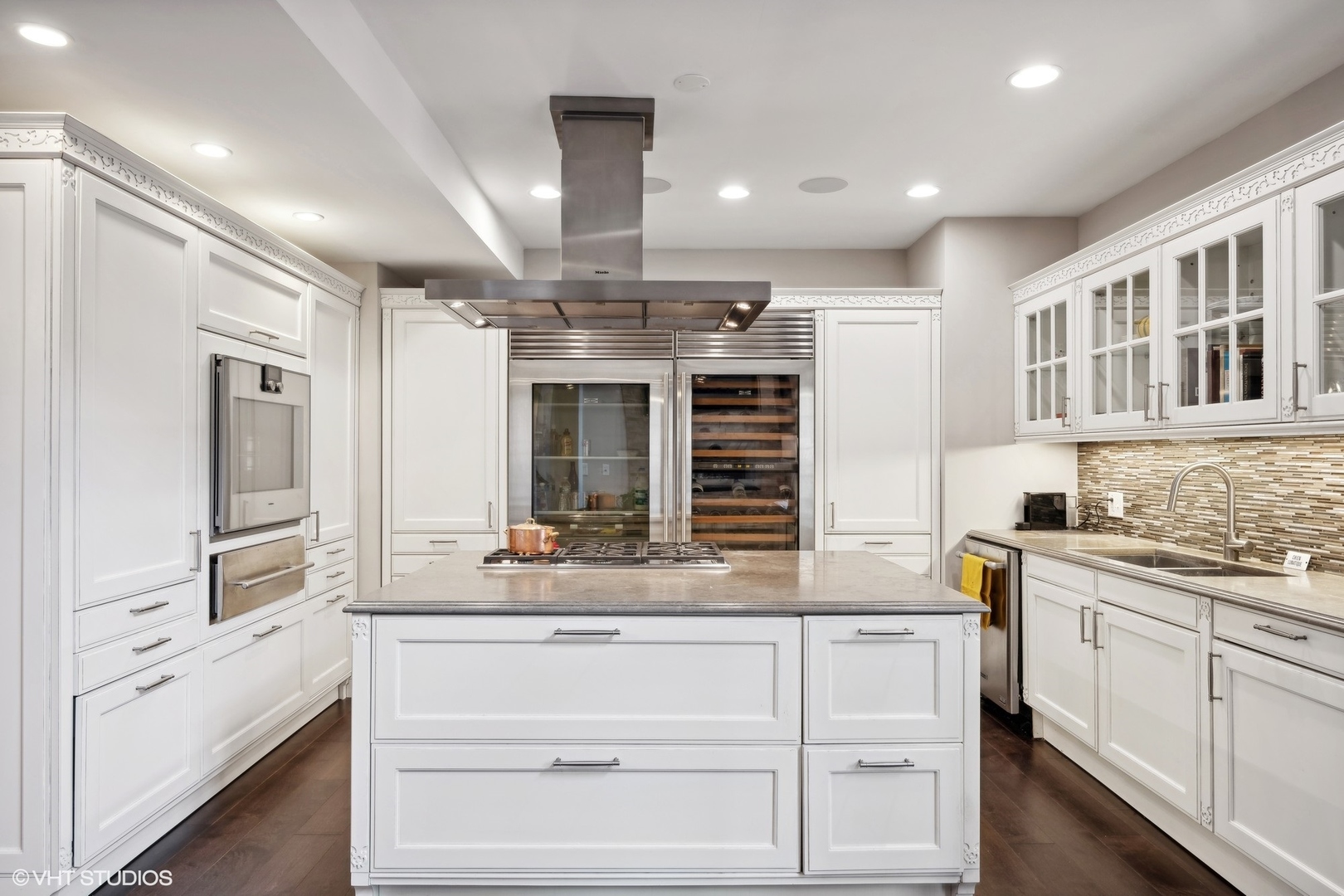 921 N La Salle Drive Unit: 6