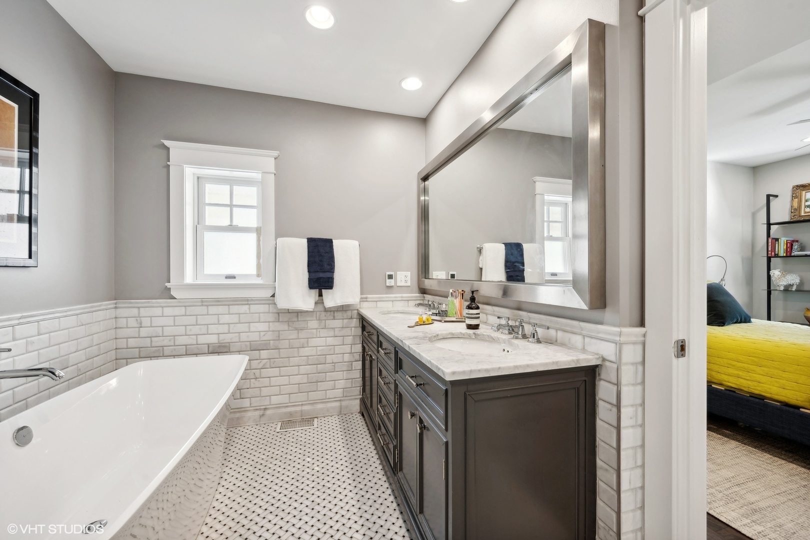 921 N La Salle Drive Unit: 6