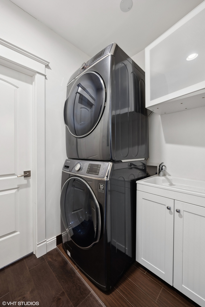 921 N La Salle Drive Unit: 6