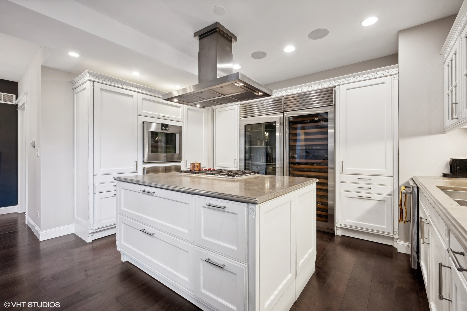 921 N La Salle Drive Unit: 6
