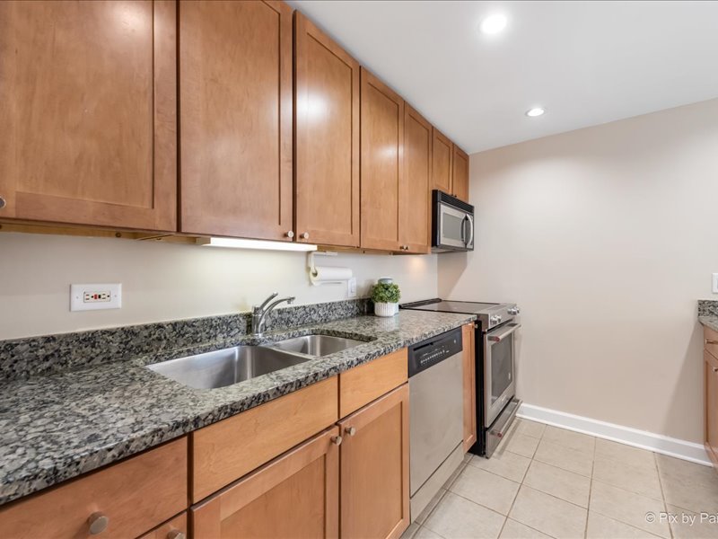 30 E Huron Street Unit: 1204