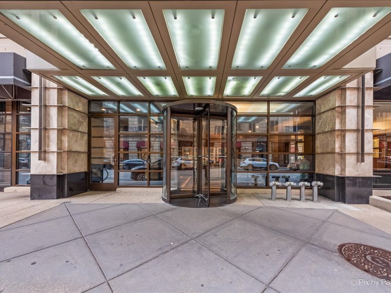 30 E Huron Street Unit: 1204