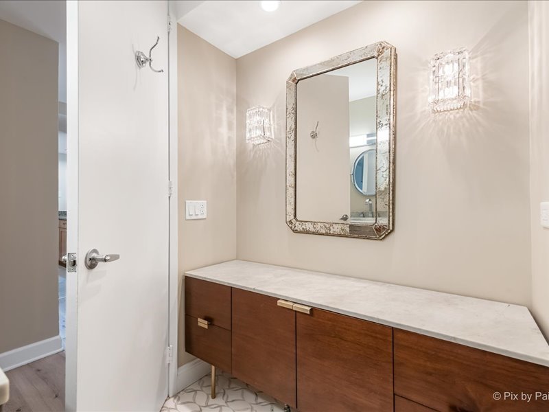 30 E Huron Street Unit: 1204