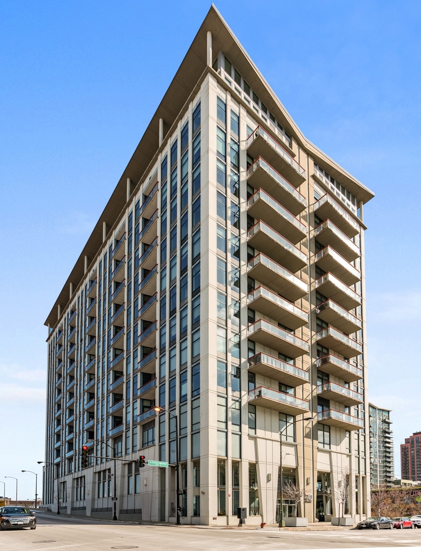 740 W Fulton Street Unit: 1107
