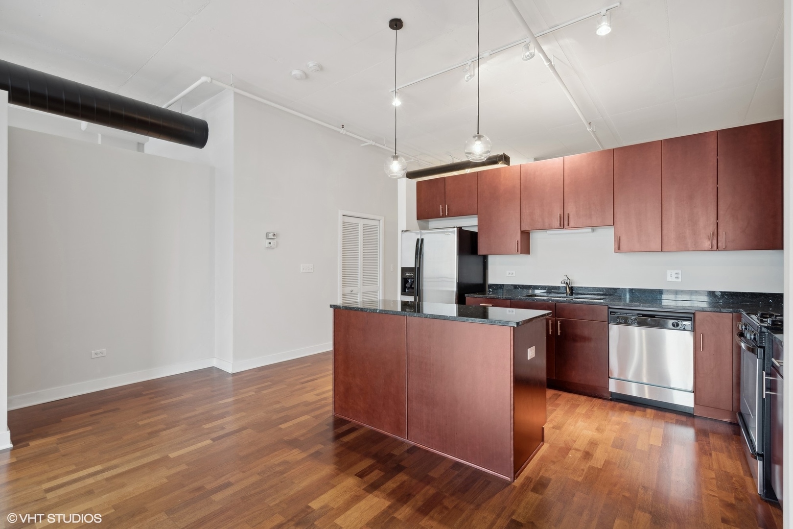 740 W Fulton Street Unit: 1107