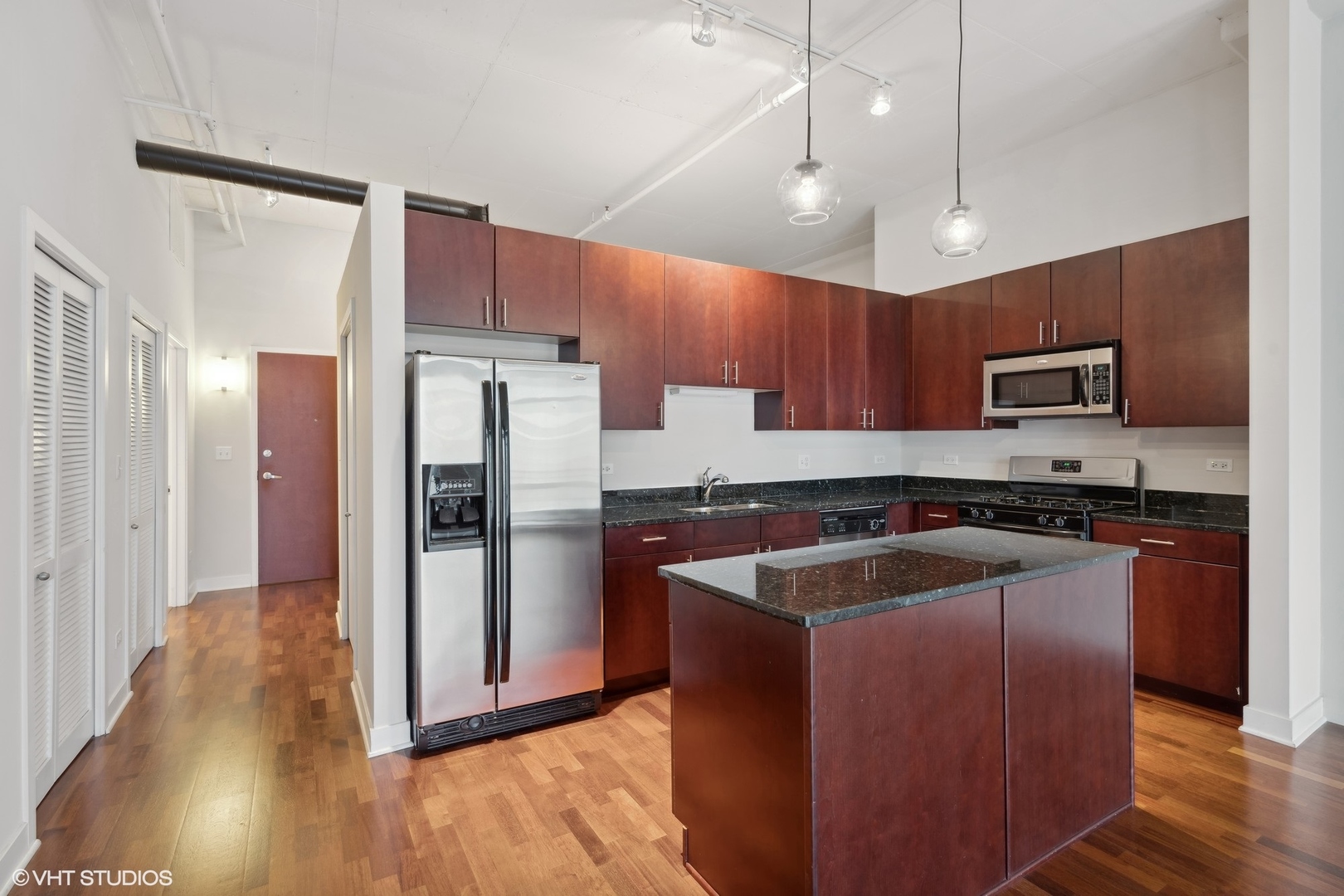 740 W Fulton Street Unit: 1107
