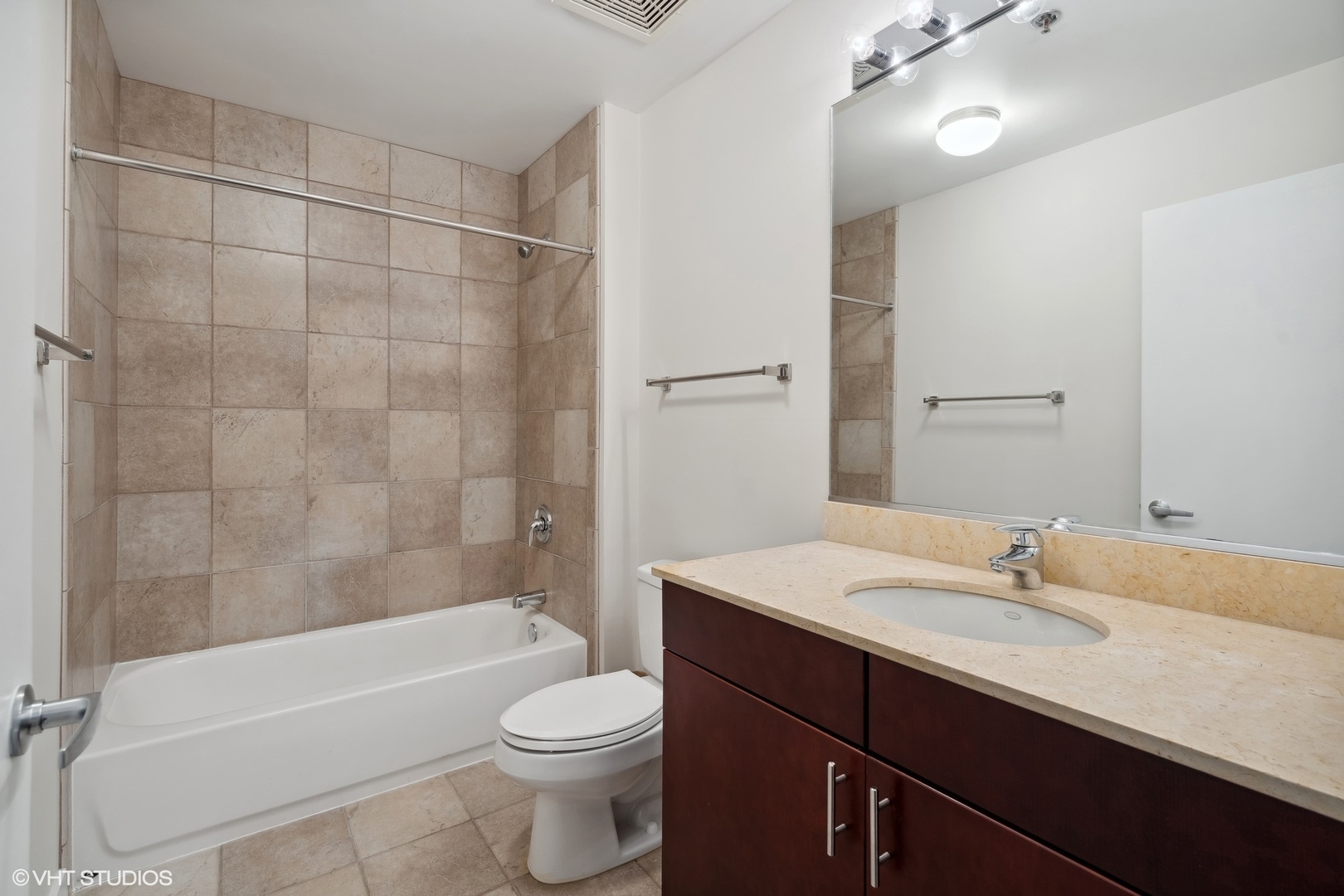 740 W Fulton Street Unit: 1107