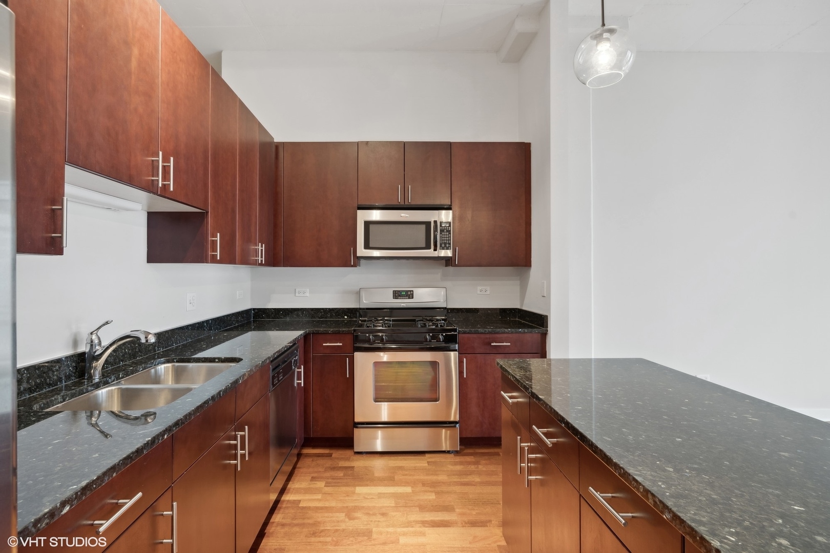 740 W Fulton Street Unit: 1107